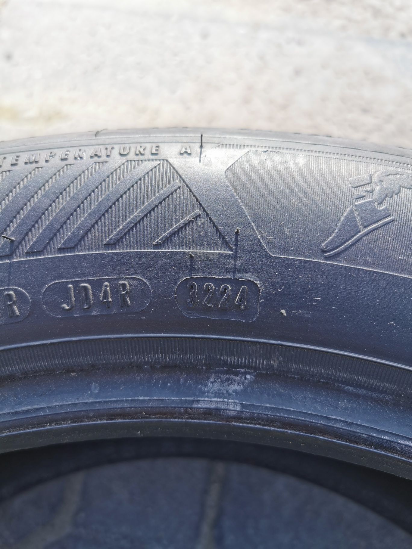 Komplet opon 215/55r17 98W Goodyear EfficientGrip Performance 2