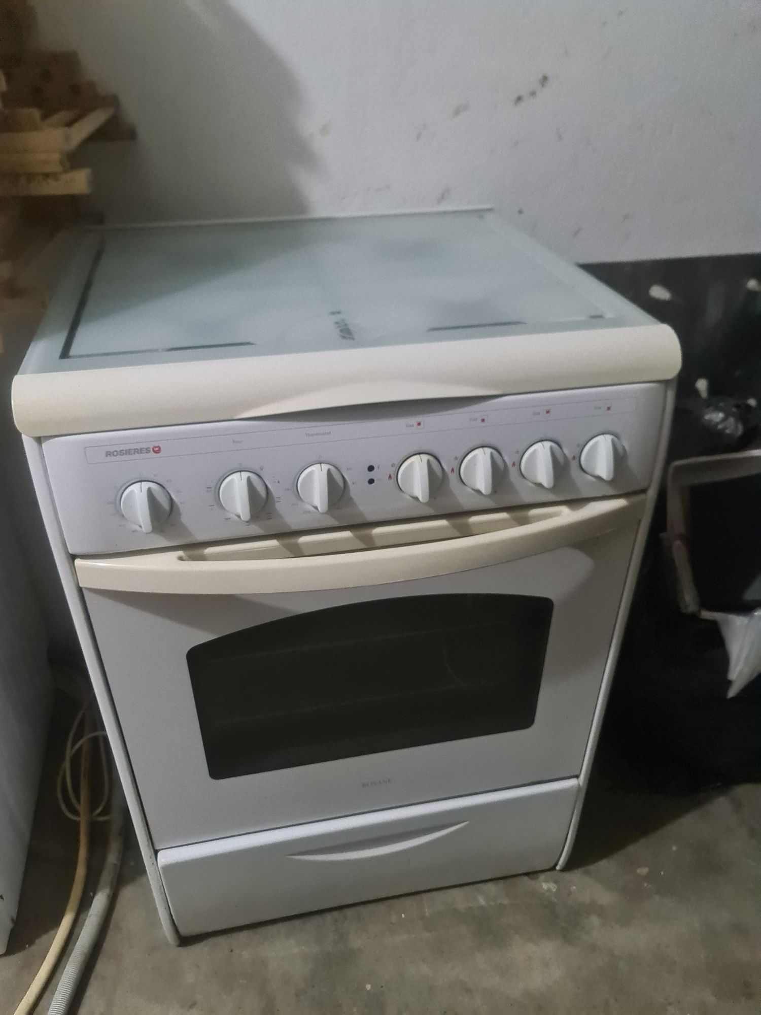 Fogão e máquina de Loiça