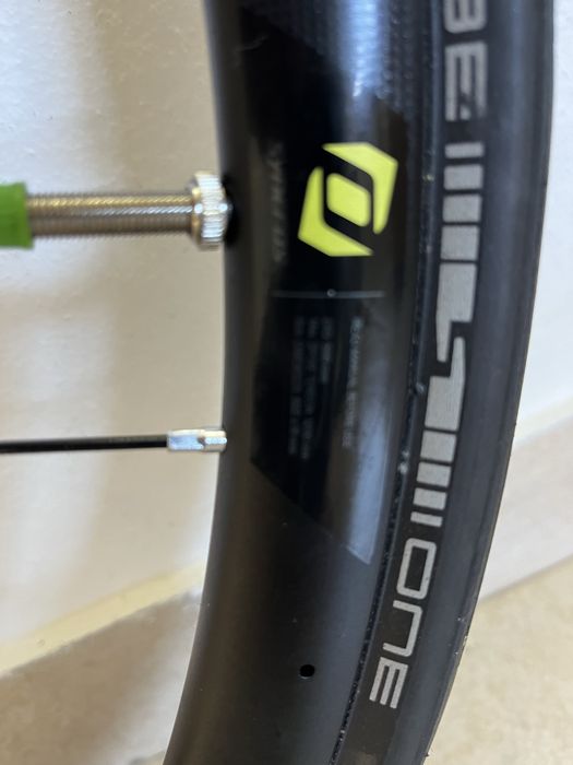 Rodas SYNCROS com pneus e cameras de ar