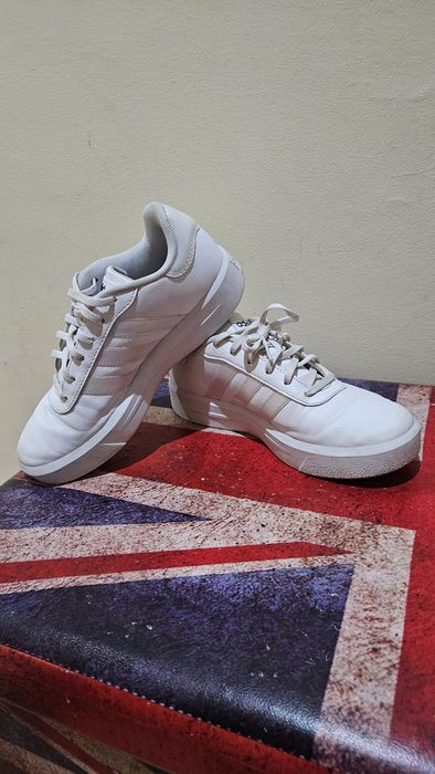 Sapatilha branca Adidas 38