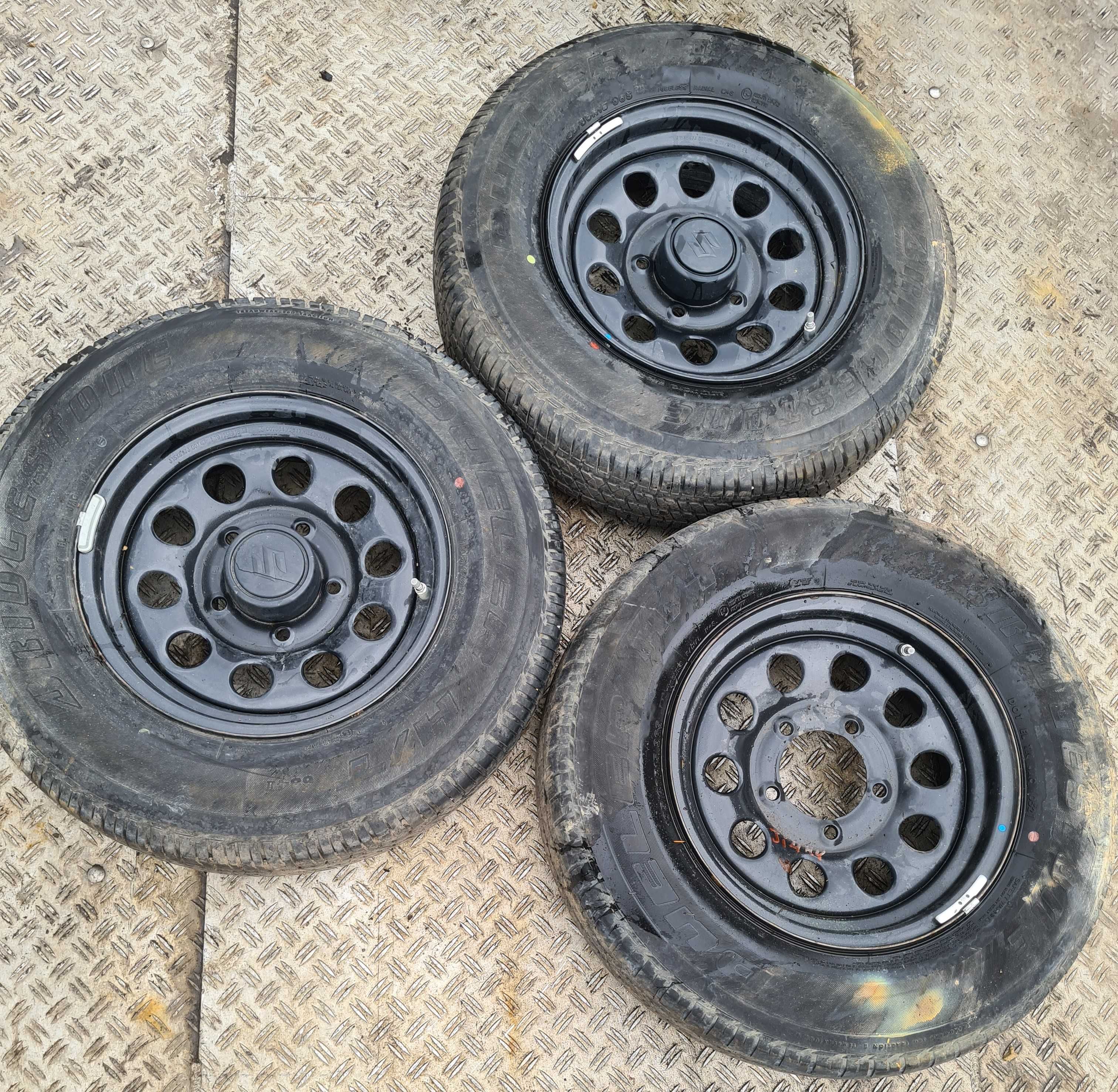Suzuki Jimny IV 22 felga stalowa oryginał opona 195/80 R15 Bridgestone