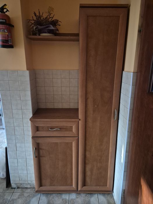 Szafka z małą komodą