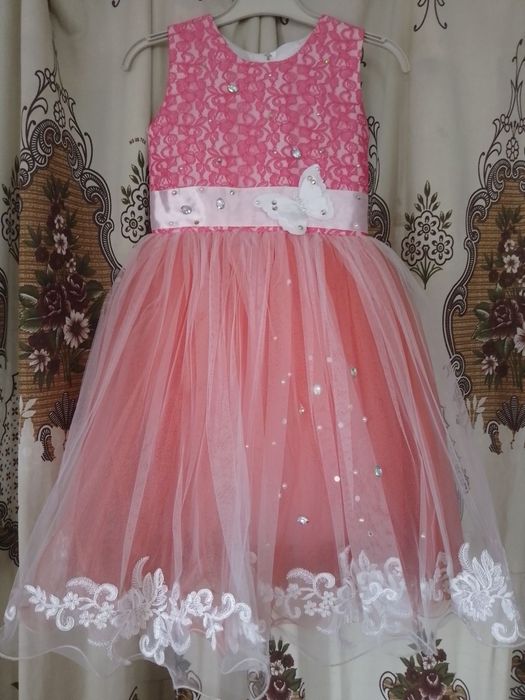 Святкові плаття на дівчинку від  3 до 7