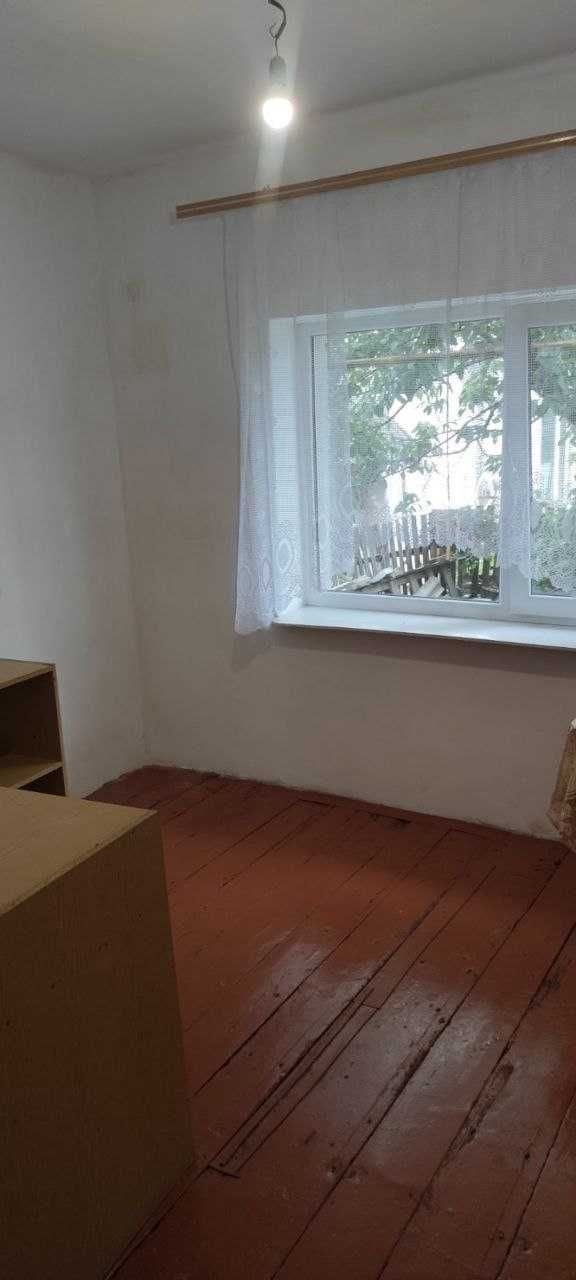 Продам квартиру в одноповерховому будинку в місті Острог
