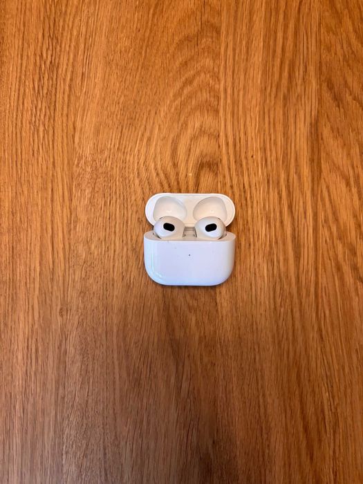 AirPods 3 (A2566) z bezprzewodowym etui ładującym, oryginalne