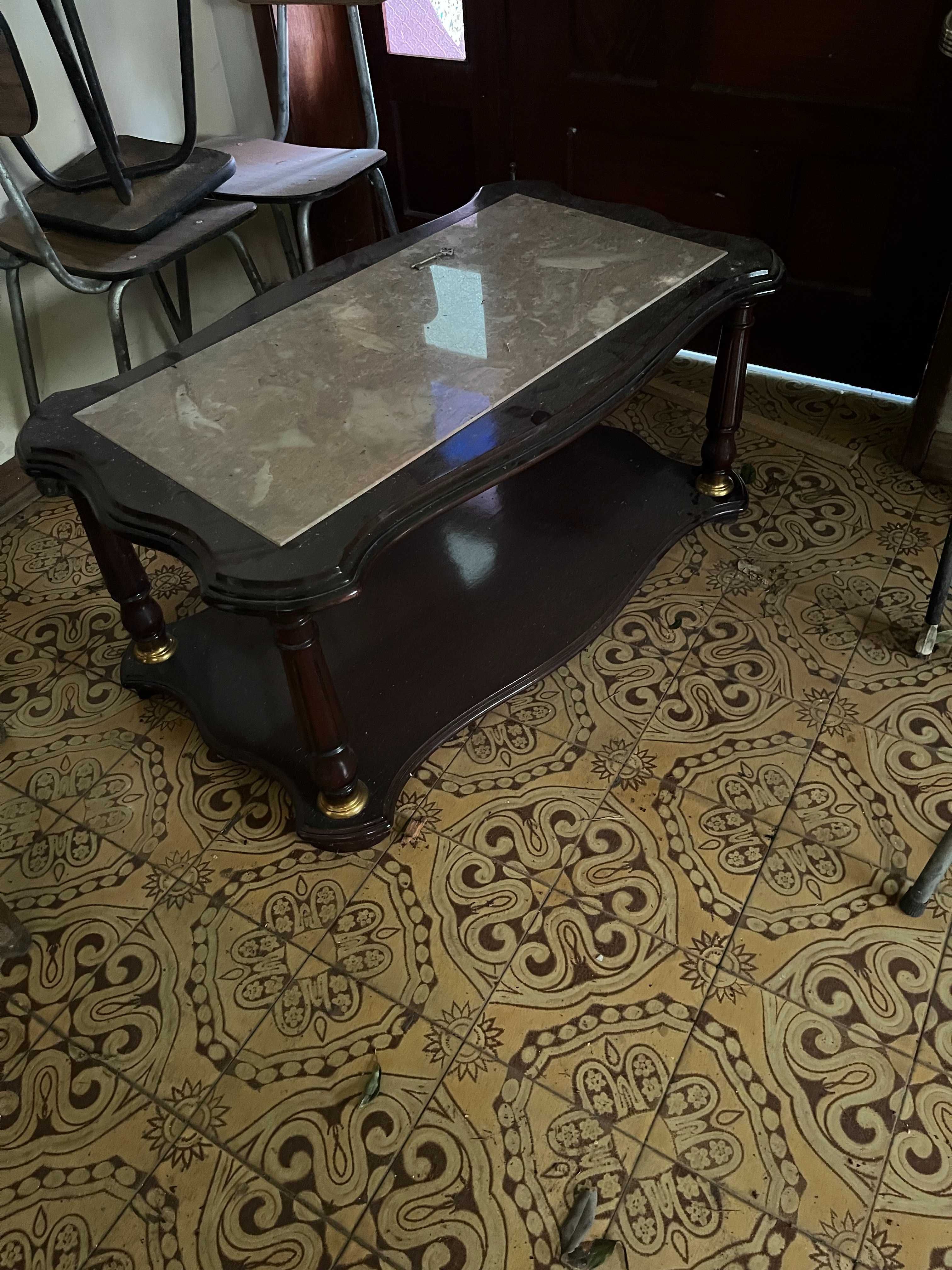 Mesa de centro em bom estado