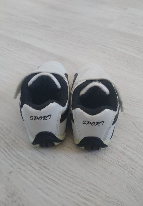 Buty sportowe, rozmiar 22