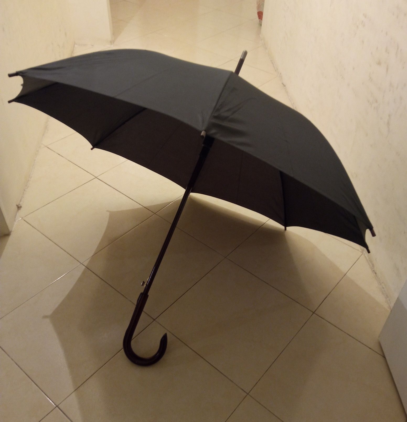 Зонт трость полуавтомат.