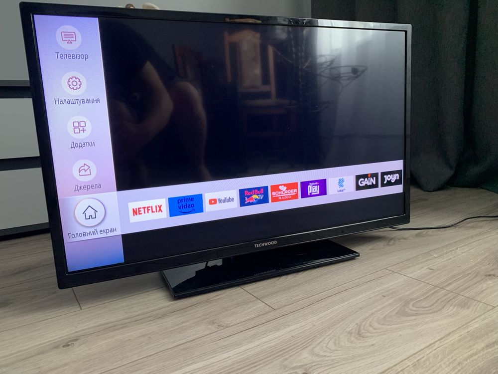 Телевізор Techwood 32 smart TV