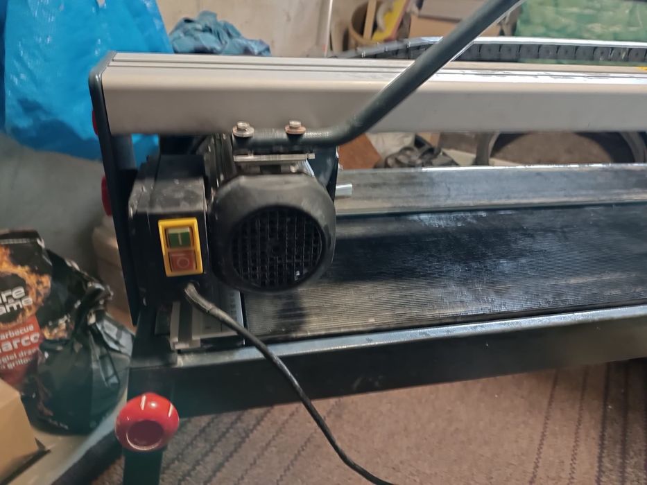 Maszyna do cięcia płytek MATRIX