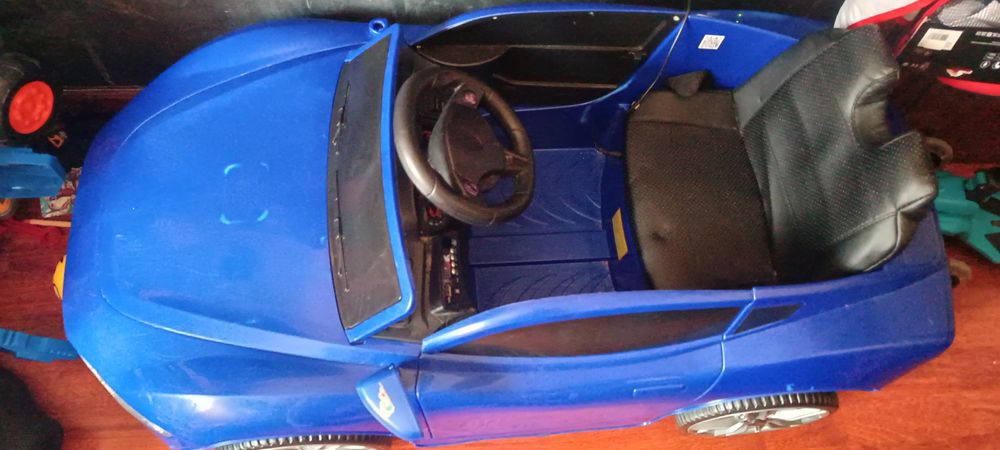 Carro a bateria com comando