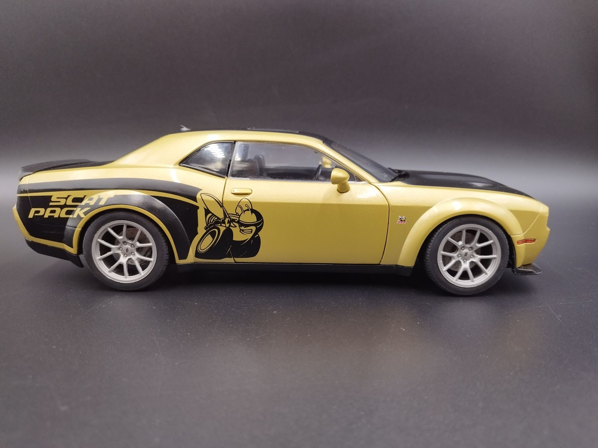 1:18 Solido DODGE Challenger R/T SCAT PACK Widebody Streetfighter mode