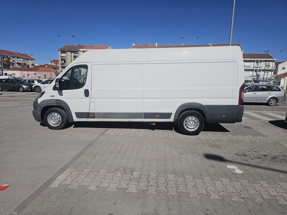 Mudanças e transportes recolha de moveis entulho madeiras  máquinas fr