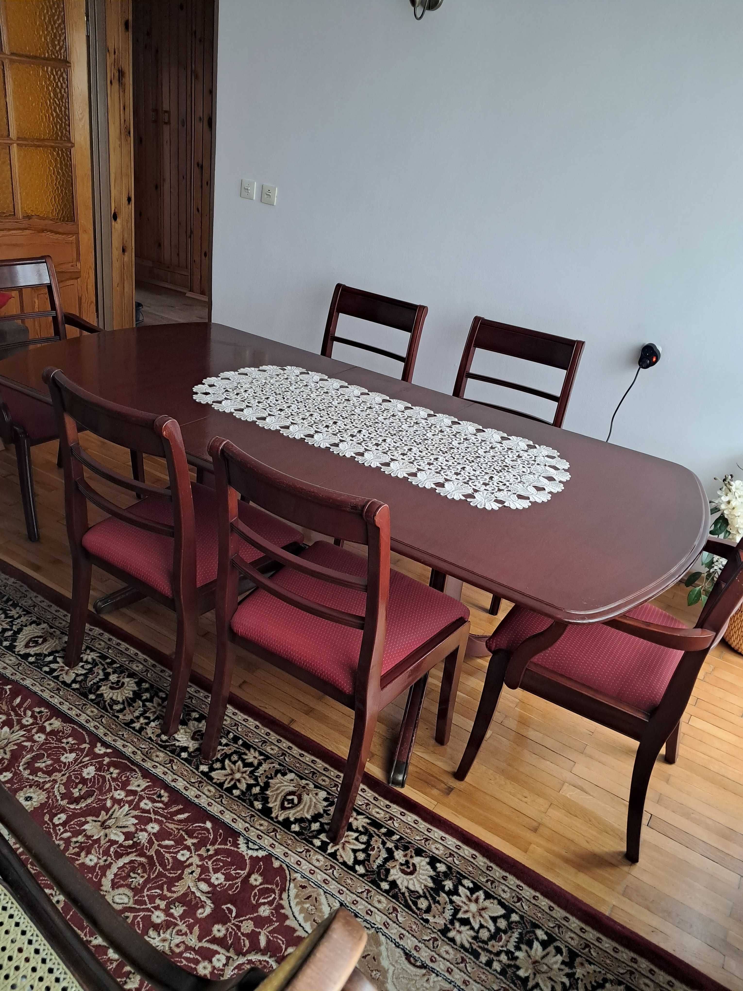 Stół  z krzesłami