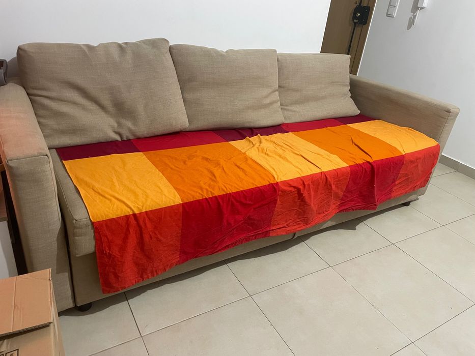 Sofá cama amarelo
