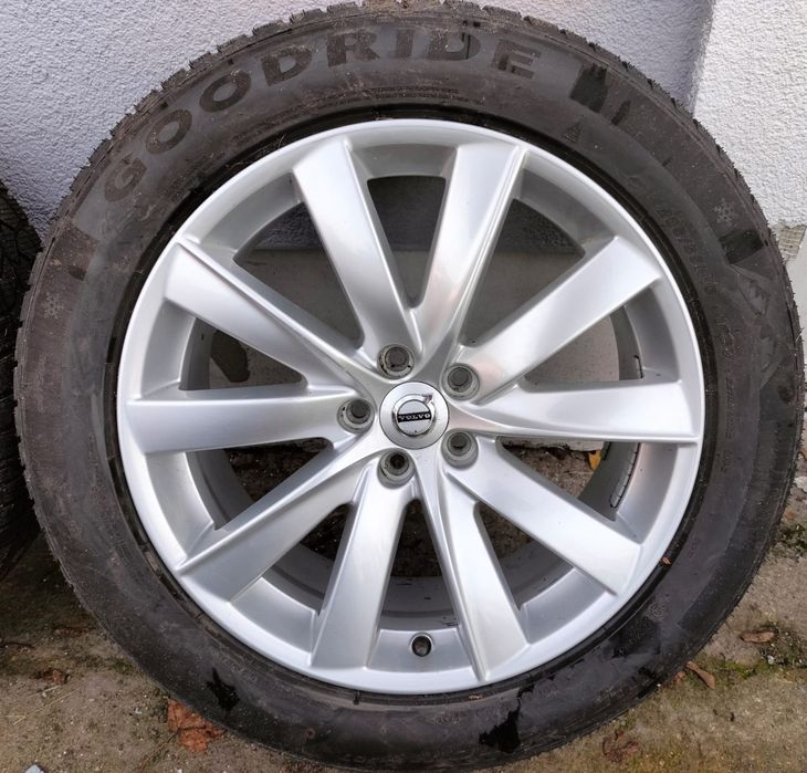 Felgi z oponami zimowymi Volvo XC60 8x19 ET42,5 5x108