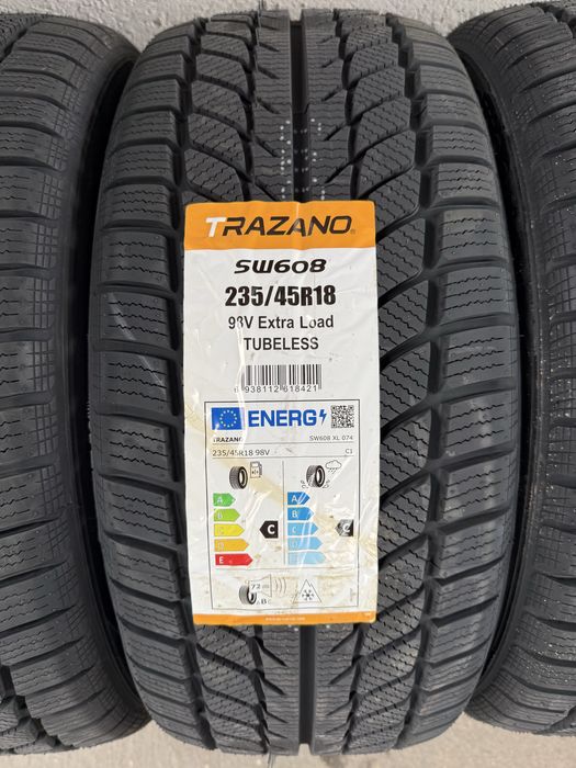 235/45/18 Trazano nowe opony zimowe