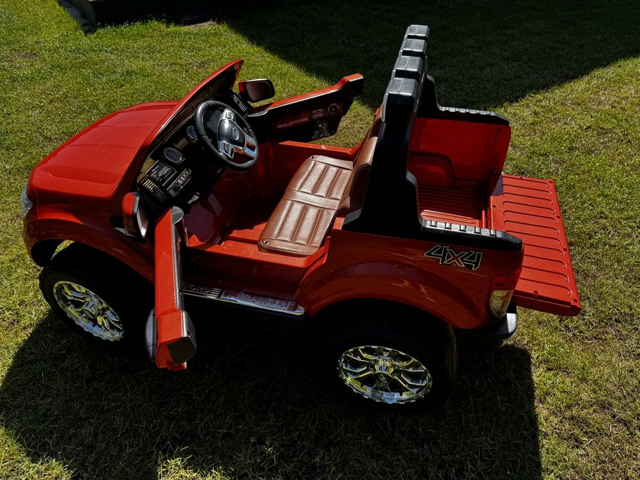 Samochod na akumulator Ford 4x4