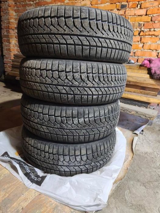 Комплект зимових шин 225/60 R17