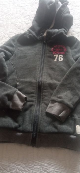 Casaco com capucho tamanho 6ans