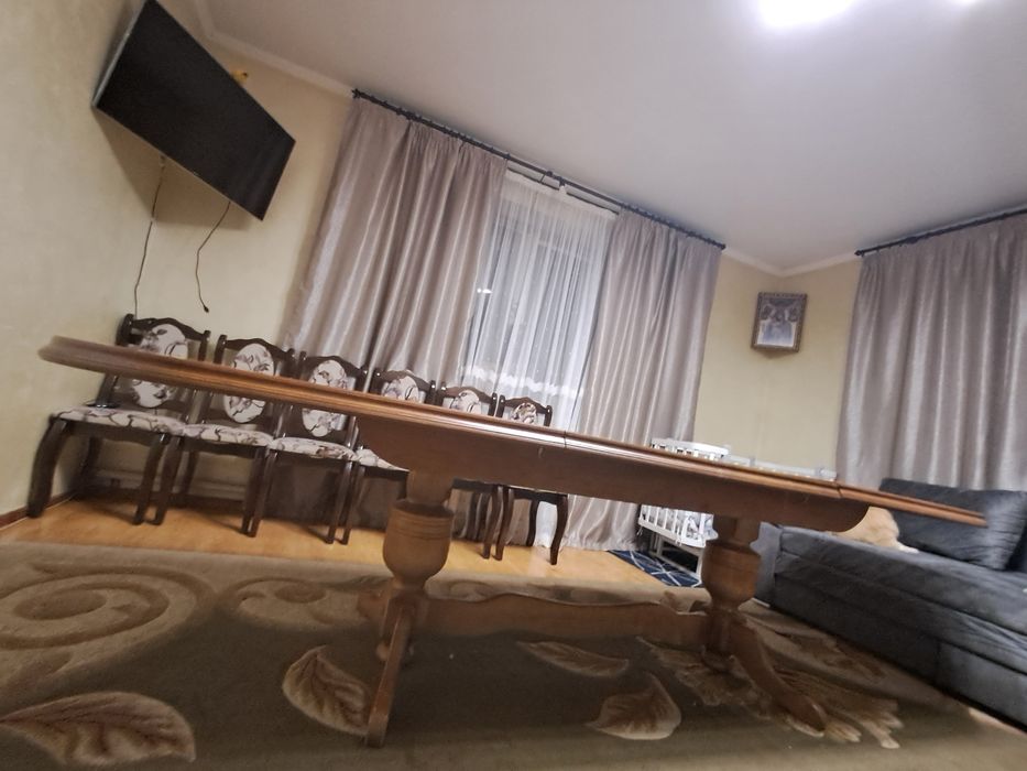 Стіл дубовий розкладний