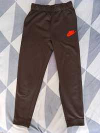 Spodnie dresowe Nike r. 147-158
