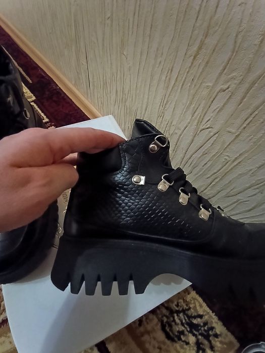 Ботінки шкіряні 39 розміру, 500грн