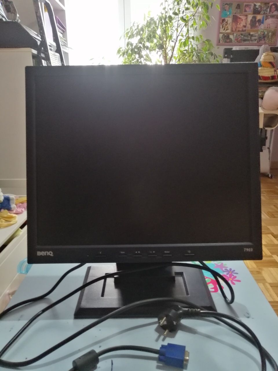 Monitor TFT, LCD POLICROMÁTICO BENQ T903, Mod Q9T3, 19", formato 4:3