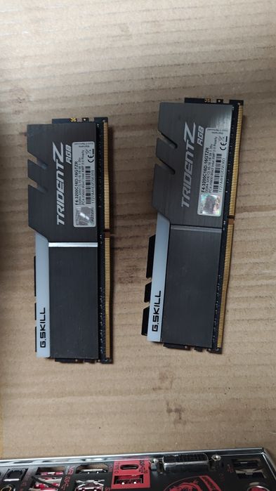Pamięć RAM G.SKILL Trident Z RGB o pojemności 16GB (2x8GB) i