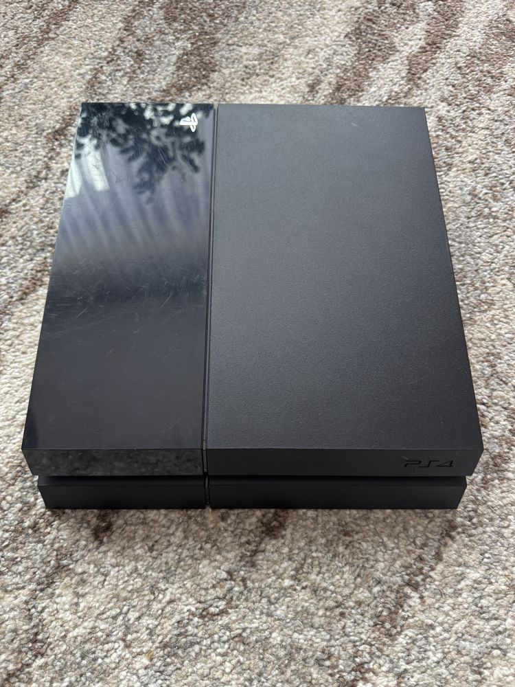Sprzedam PS4 z  gra Red Dead Redemption 2