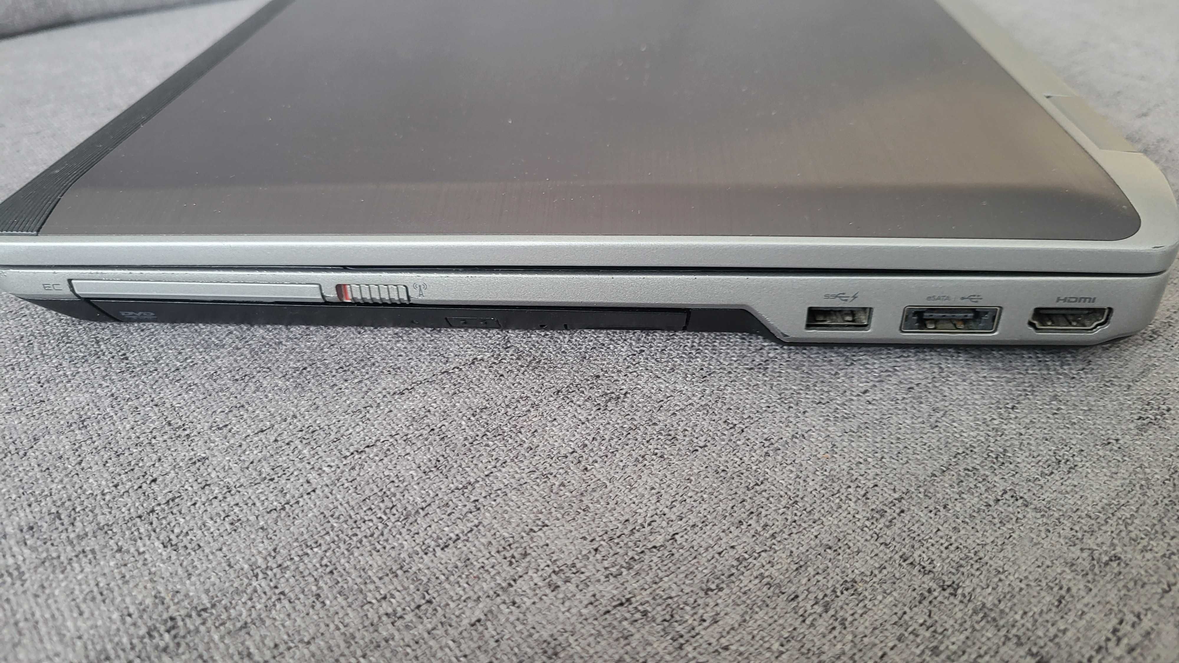 Używany Dell Latitude E6530 ze stacją dokującą.