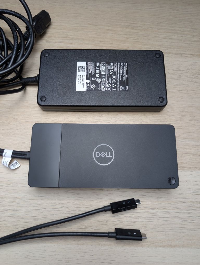 Stacja dokująca Dell WD19DC + zasilacz