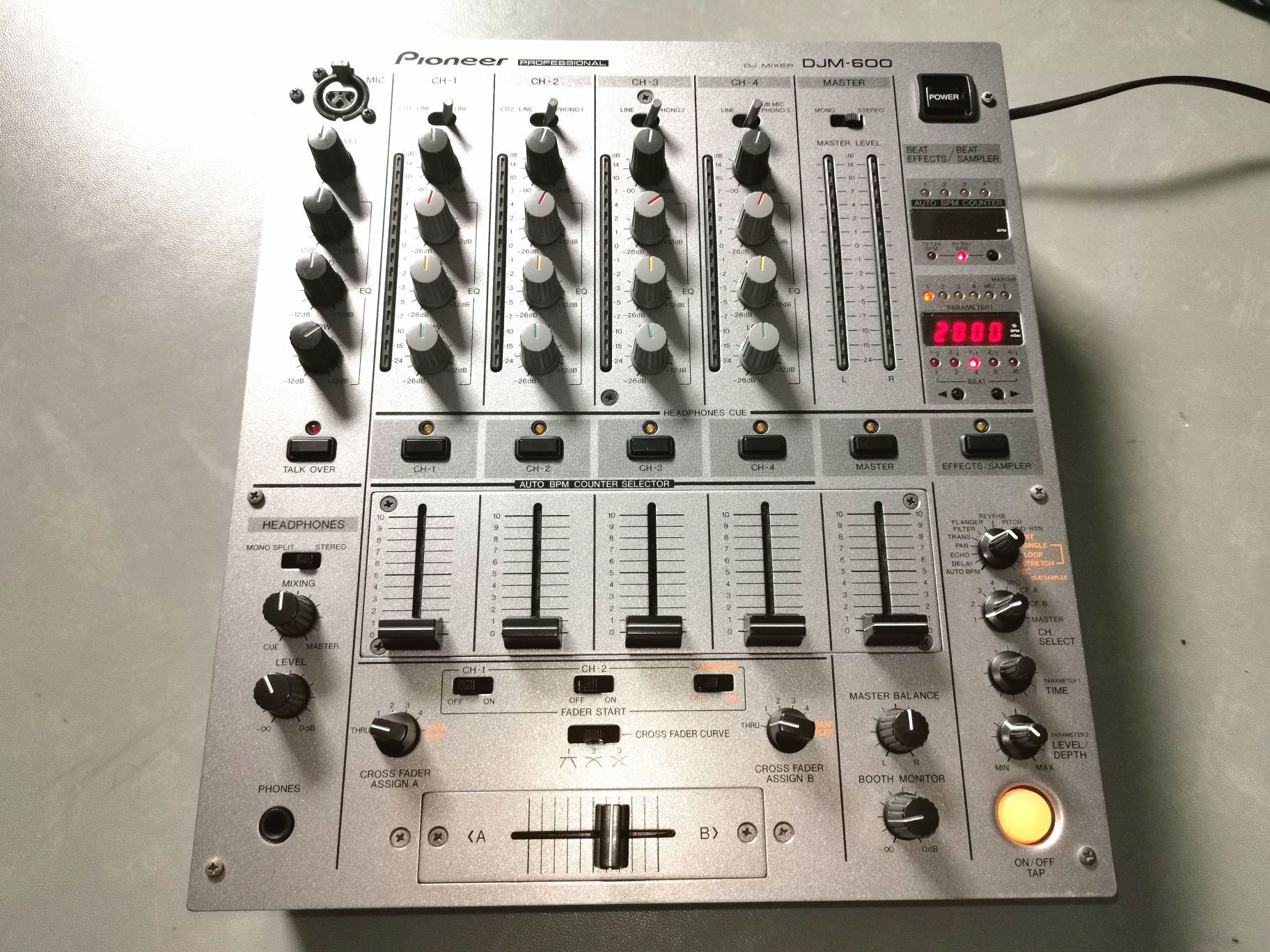 Pioneer DJM-600 mesa de mistura