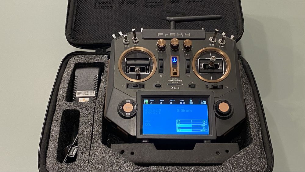 Radio FrSky Horus X10s + modulo ELRS e receptor