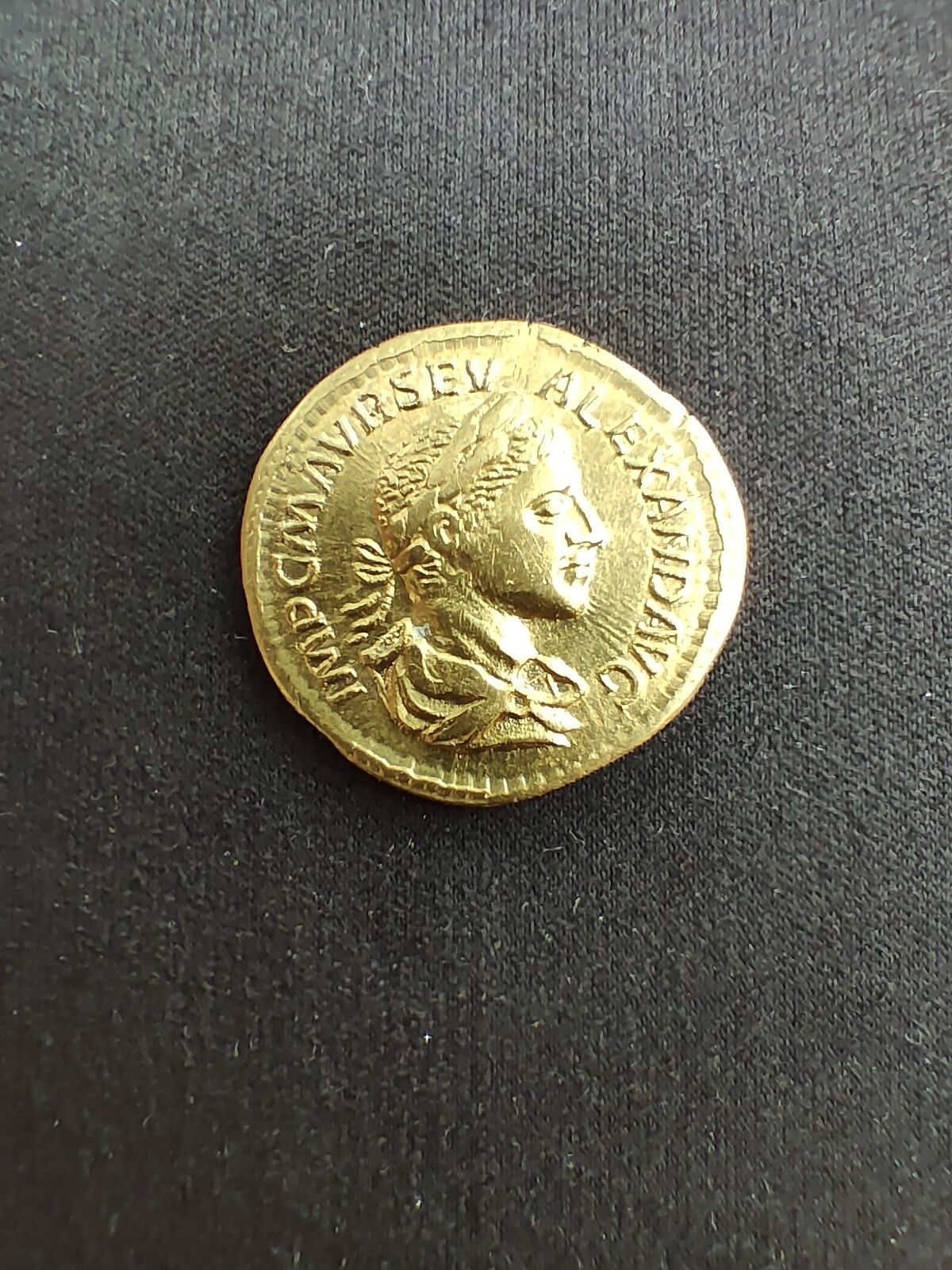 Золотая монета ауреус Александра севера