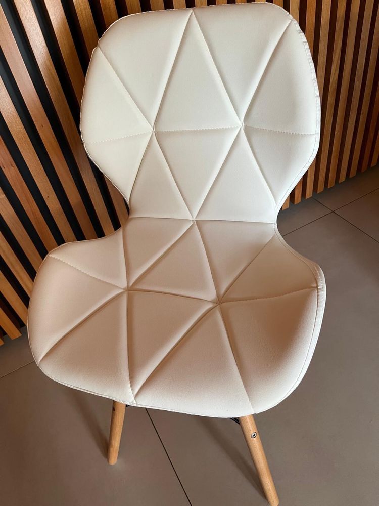Conjunto de mesa e 4 cadeiras