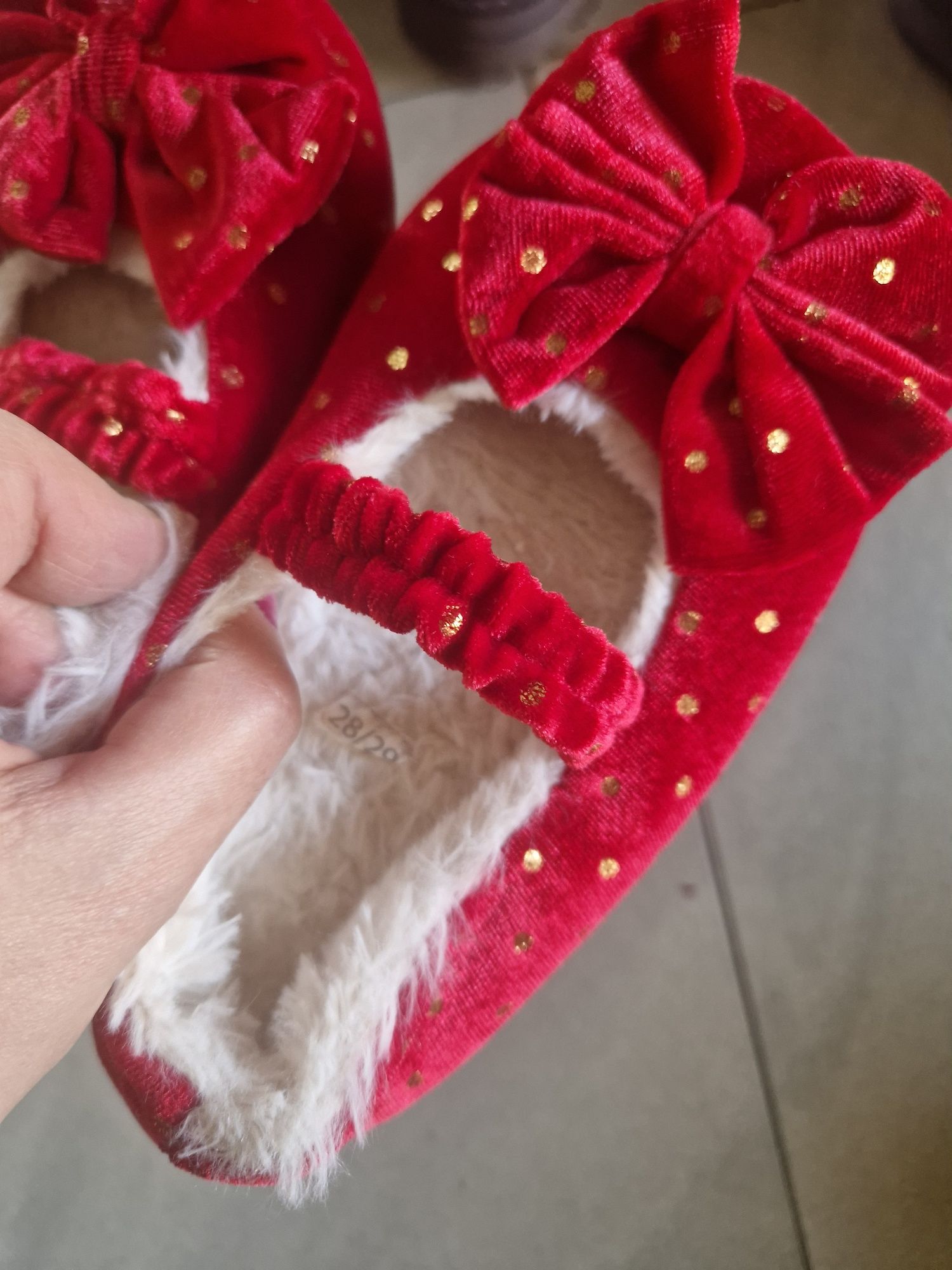 Czerwone nowe kapcie baletki 28