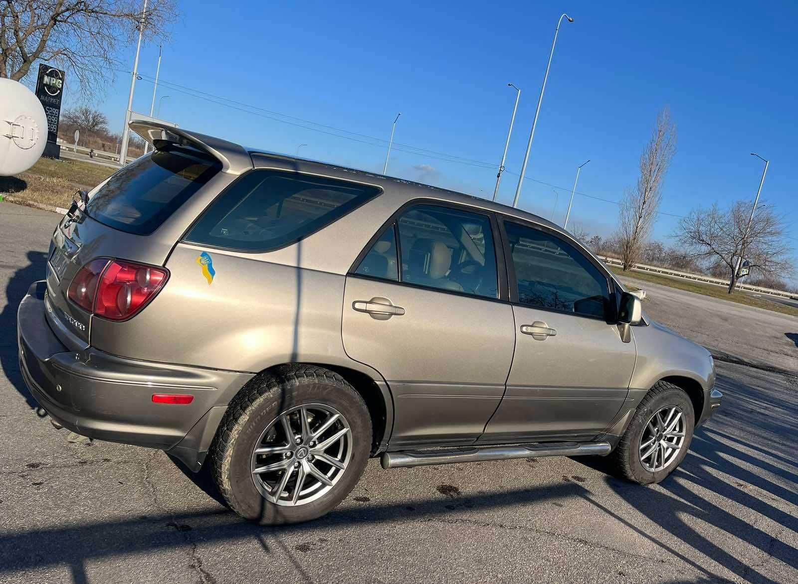 Лексус 300RX в доглянутому стані