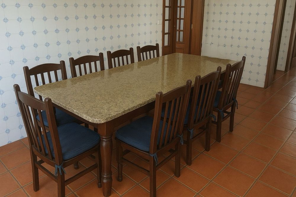 Mesa em mármore com 8 cadeiras