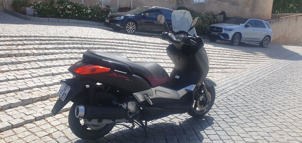 Yamaha XMAX 125 black max