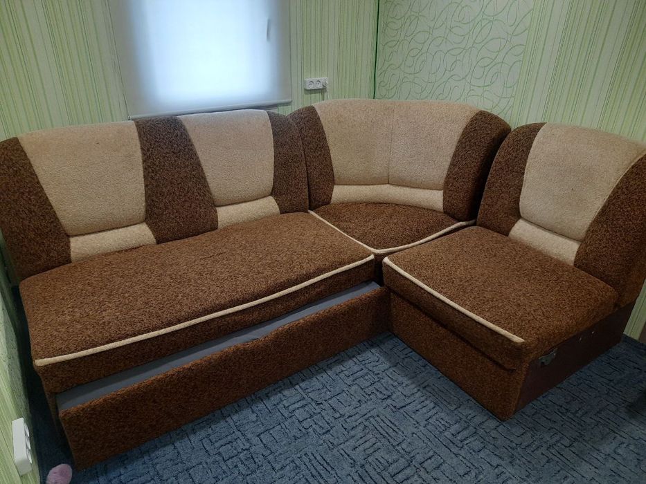 Продам диван угловой