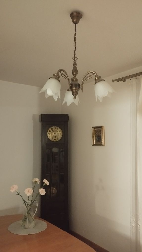 Lampa sufitowa, klosz biały tulipan