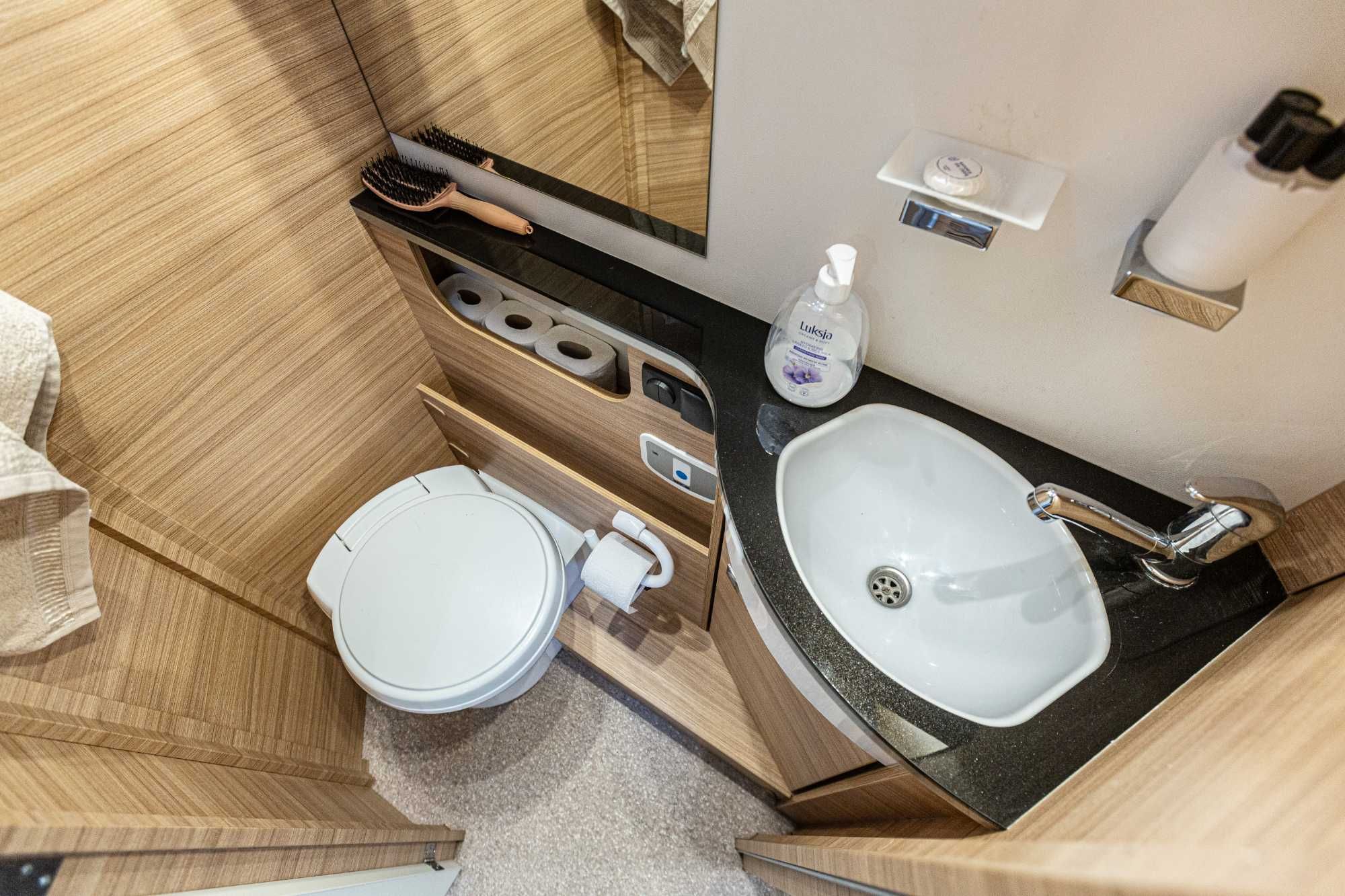 Kampery wynajem - wypożyczalnia - Nowy Detheffs Globebus I7 - INGEGRA
