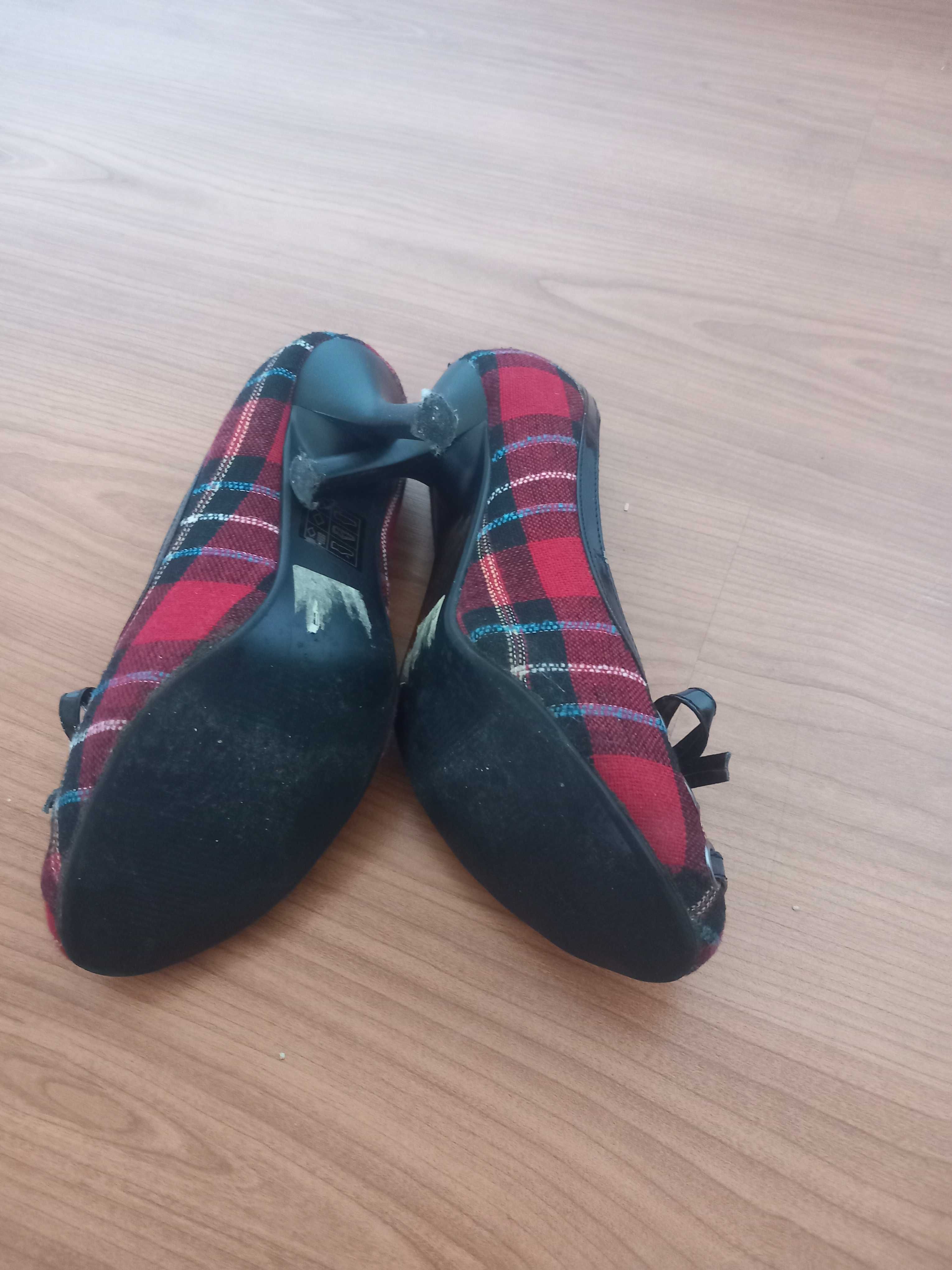 Sapatos - tamanho 38