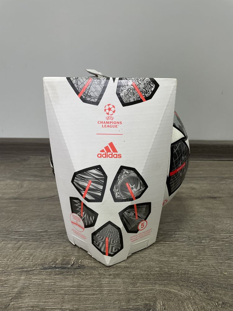 Оригінальний мʼяч Ліга Чемпіонів Champions league official matchball