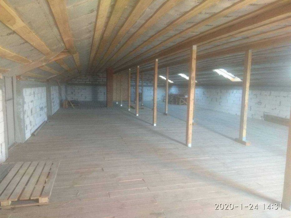 Будівля на фасаді дороги під комерційну діяльність: магазин, СТО, тощо