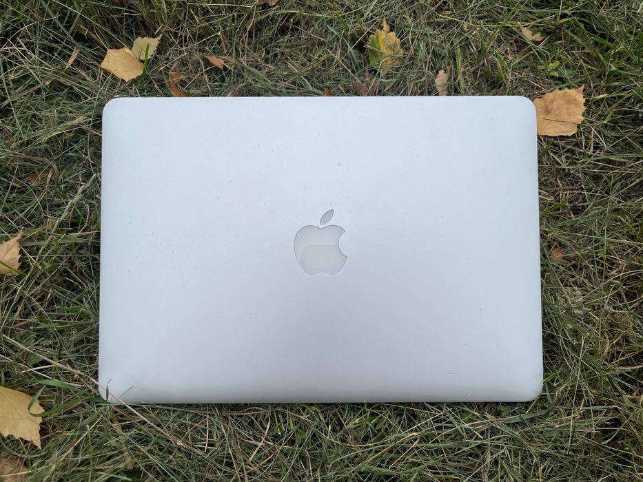 Продам Macbook Pro 13 2015 8/128