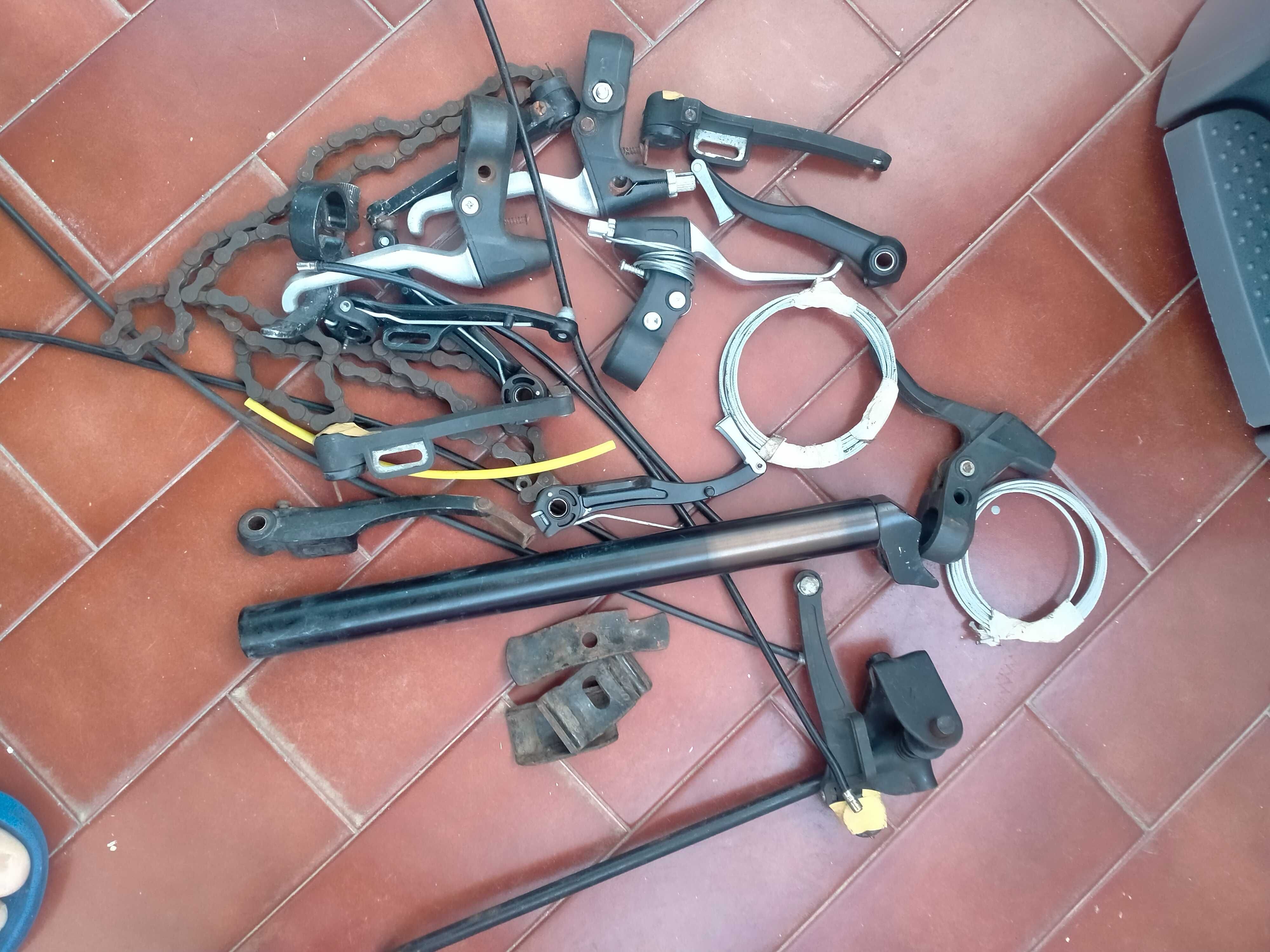 Quadro bicicleta (lê anuncio)
