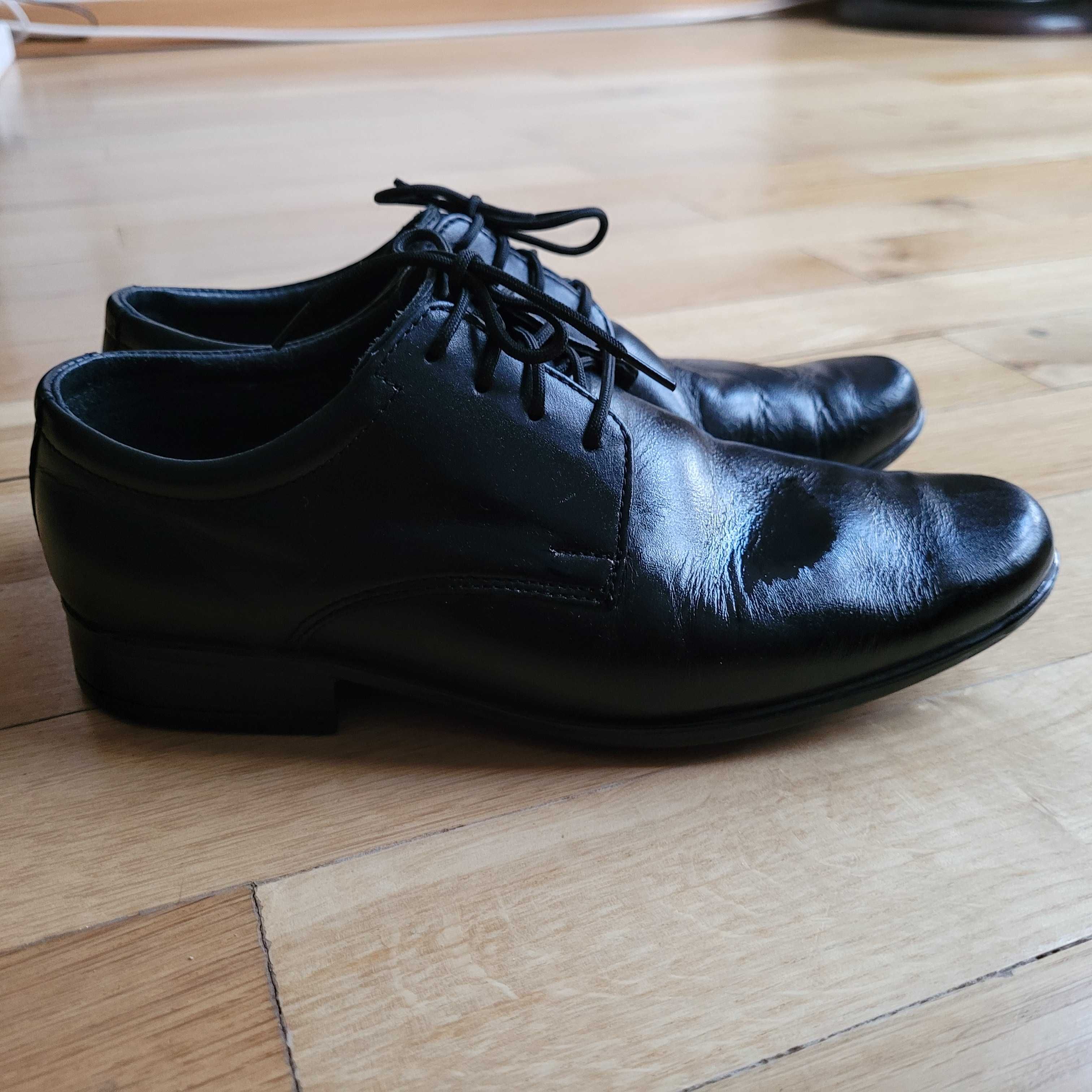 Eleganckie buty chłopięce r. 33 stan bdb