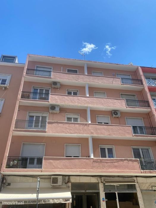 Oportunidade de Investimento em Campo de Ourique – Habitação + Loja Ar